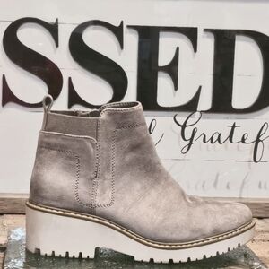 Sonoma Faux Suede Chelsea Grey Boots Wmns Sz 9.5